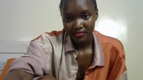 Snapshot of sexypetite_lee chatting on November 25, 6:13 am Lee online show from November 25, 6:13 am