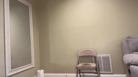 Snapshot of sexypiglet2728 chatting on March 6, 4:20 am Sexypiglet2728 online show from March 6, 4:20 am