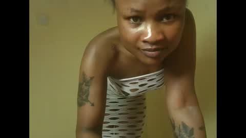 queenivy online show from October 28, 1:14 pm