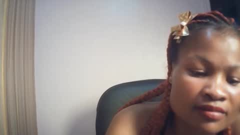 queenivy online show from December 19, 7:43 pm