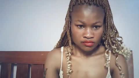 queenivy online show from January 12, 2:22 pm