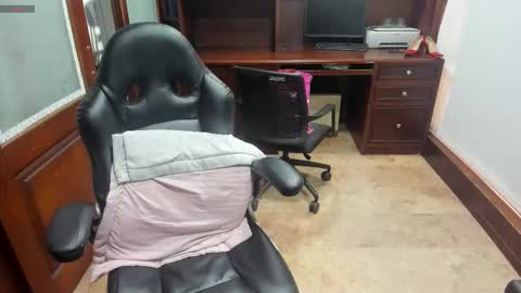 Snapshot of sexyrachel_ chatting on October 29, 12:40 pm R A C H E L online show from October 29, 12:40 pm