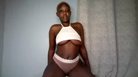 Snapshot of sexyrops chatting on June 12, 5:23 pm sexyrops online show from June 12, 5:23 pm