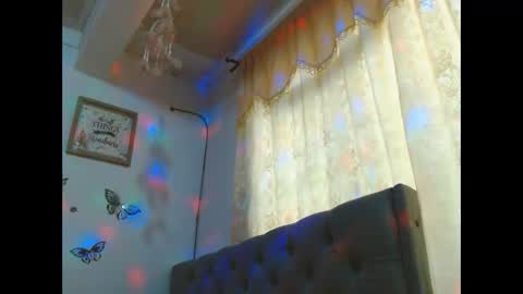 Snapshot of sexysafiravenus chatting on October 17, 6:43 pm Venus Independent Model online show from October 17, 6:43 pm