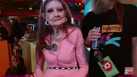 Snapshot of sexysandra_n_sirchristopher chatting on January 17, 8:12 pm Sexy Sandra and Sir Christopher online show from January 17, 8:12 pm