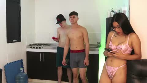 sexyskinnynaksu online show from June 10, 2:23 am