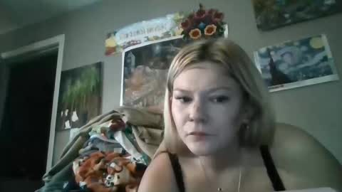 Snapshot of sexysquirtingfairy chatting on October 11, 9:35 pm sexysquirtingfairy online show from October 11, 9:35 pm