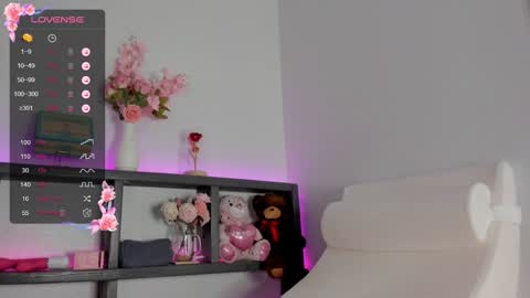Snapshot of sexytemptation6969 chatting on February 5, 6:37 pm Estee online show from February 5, 6:37 pm