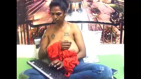 Snapshot of sexyva4u2luv chatting on February 8, 6:12 am sexyva4u2luv online show from February 8, 6:12 am