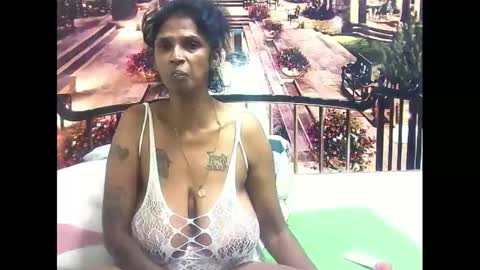 Snapshot of sexyva4u2luv chatting on February 12, 5:48 pm sexyva4u2luv online show from February 12, 5:48 pm