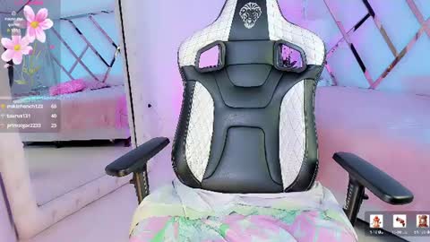 Snapshot of sexyy_kitty18 chatting on June 11, 12:32 am KATY online show from June 11, 12:32 am