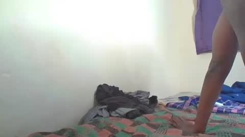 Snapshot of sexyyme001 chatting on July 27, 7:04 am Shantel online show from July 27, 7:04 am