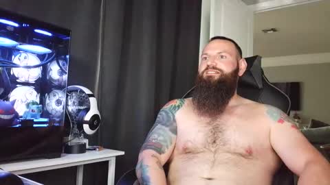 Snapshot of sflmarriedguy chatting on April 3, 12:47 pm SouthFloridaStr8guy online show from April 3, 12:47 pm