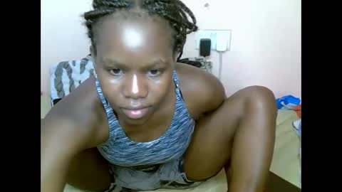 Snapshot of shaa_loon chatting on October 18, 8:15 am shaa_loon online show from October 18, 8:15 am