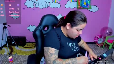 Snapshot of shaaroonhillss1 chatting on March 30, 12:17 pm sharoon online show from March 30, 12:17 pm