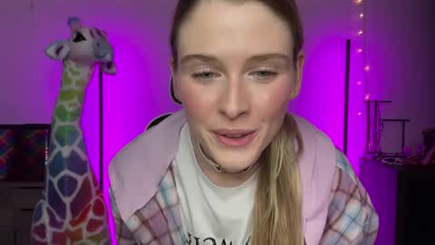 shadebabe online show from December 29, 8:00 am