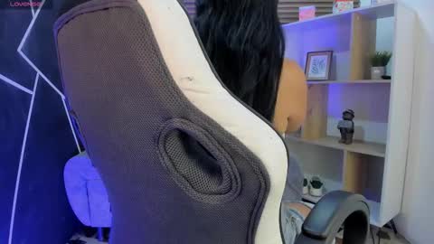 Snapshot of shaden_1 chatting on February 17, 10:27 pm Liz online show from February 17, 10:27 pm