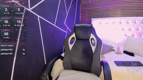 Snapshot of shaden_1 chatting on March 10, 10:48 pm Liz online show from March 10, 10:48 pm