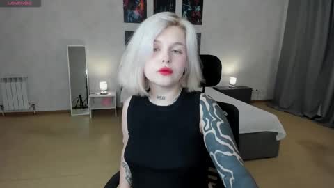 Snapshot of shadow__purr chatting on November 26, 1:28 am Lana online show from November 26, 1:28 am