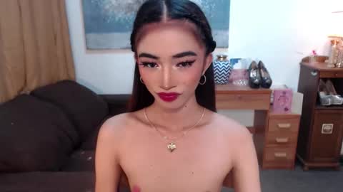 Snapshot of shaina_cummer chatting on December 16, 5:12 am shaina online show from December 16, 5:12 am