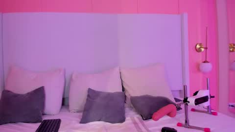 Shaina Vasquez online show from December 15, 3:55 am