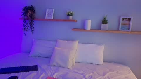 Snapshot of shainadavis chatting on December 21, 4:19 am Shaina online show from December 21, 4:19 am