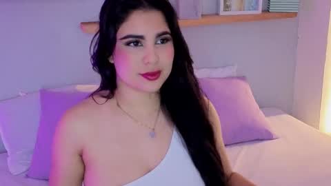 Snapshot of shainadavis chatting on February 7, 3:32 am Shaina online show from February 7, 3:32 am