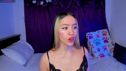 Snapshot of shairaclark_ chatting on May 13, 2:53 am Shaira Clark online show from May 13, 2:53 am