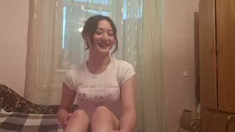 Snapshot of shalandaneubauer chatting on June 26, 3:27 pm Lily online show from June 26, 3:27 pm
