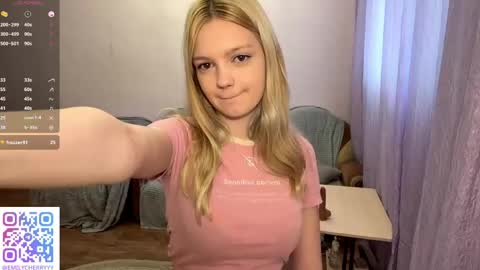 Snapshot of shalaschrantz chatting on June 5, 1:28 pm Emily online show from June 5, 1:28 pm