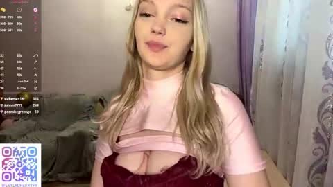 Snapshot of shalaschrantz chatting on July 6, 3:03 pm Emily online show from July 6, 3:03 pm
