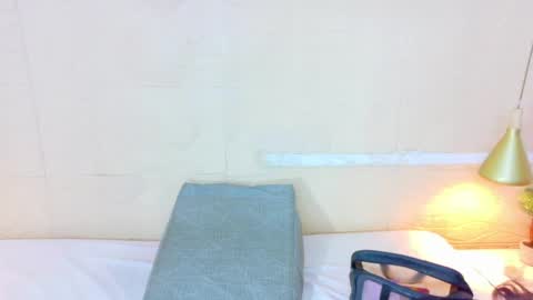 Snapshot of shamira_moore chatting on April 1, 7:55 pm Catalina online show from April 1, 7:55 pm