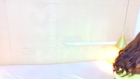 Snapshot of shamira_moore chatting on April 9, 6:35 pm Catalina online show from April 9, 6:35 pm