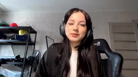 Snapshot of shanaecornish chatting on October 19, 6:25 am Viola online show from October 19, 6:25 am