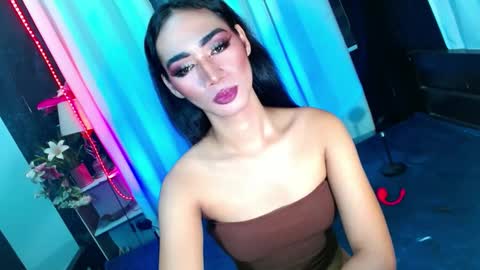 MISS SHANE online show from December 5, 6:33 pm