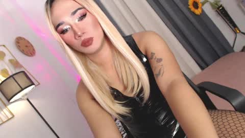 Snapshot of shane_hugexx chatting on July 17, 1:56 am MISS SHANE online show from July 17, 1:56 am