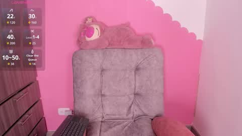 Emily online show from November 17, 10:04 pm