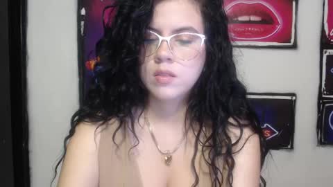 Shanell Moore online show from December 17, 11:28 am