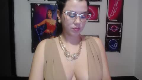 Shanell Moore online show from December 21, 6:44 pm