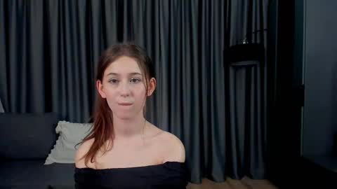 Snapshot of shanellwreath chatting on December 16, 5:29 pm me name is Mia online show from December 16, 5:29 pm