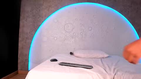 Shanel online show from February 8, 12:08 pm