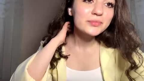 Lillian online show from July 4, 9:04 am