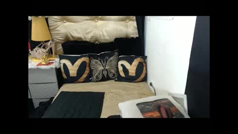 Snapshot of shanleehotcreammy chatting on December 16, 11:43 pm shanleehotcreammy online show from December 16, 11:43 pm