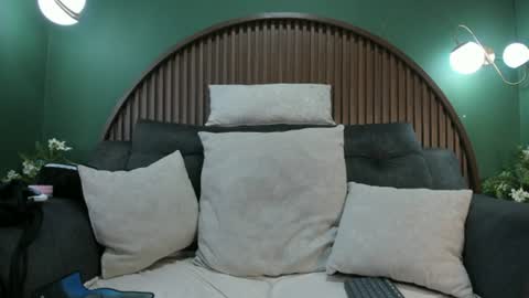 shannel__queen online show from June 24, 7:35 pm