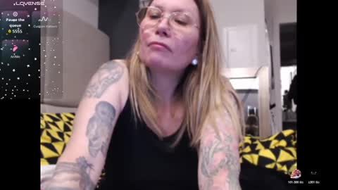 Snapshot of shannon07 chatting on January 7, 2:36 am Shannon07 online show from January 7, 2:36 am