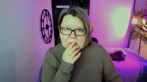 Snapshot of shannonshine chatting on March 30, 1:01 pm Shannon online show from March 30, 1:01 pm