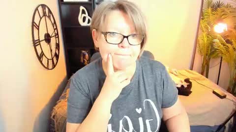 Snapshot of shannonshine chatting on April 30, 8:20 am Shannon online show from April 30, 8:20 am
