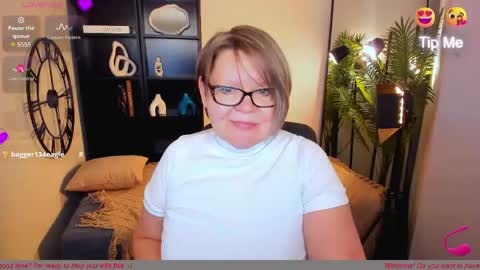 Snapshot of shannonshine chatting on May 7, 5:13 am Shannon online show from May 7, 5:13 am