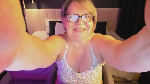 Snapshot of shannonshine chatting on May 20, 5:02 am Shannon online show from May 20, 5:02 am