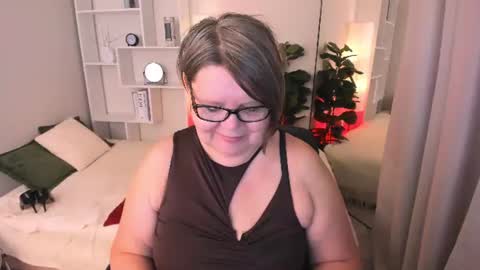 Snapshot of shannonshine chatting on June 12, 8:13 am Shannon online show from June 12, 8:13 am